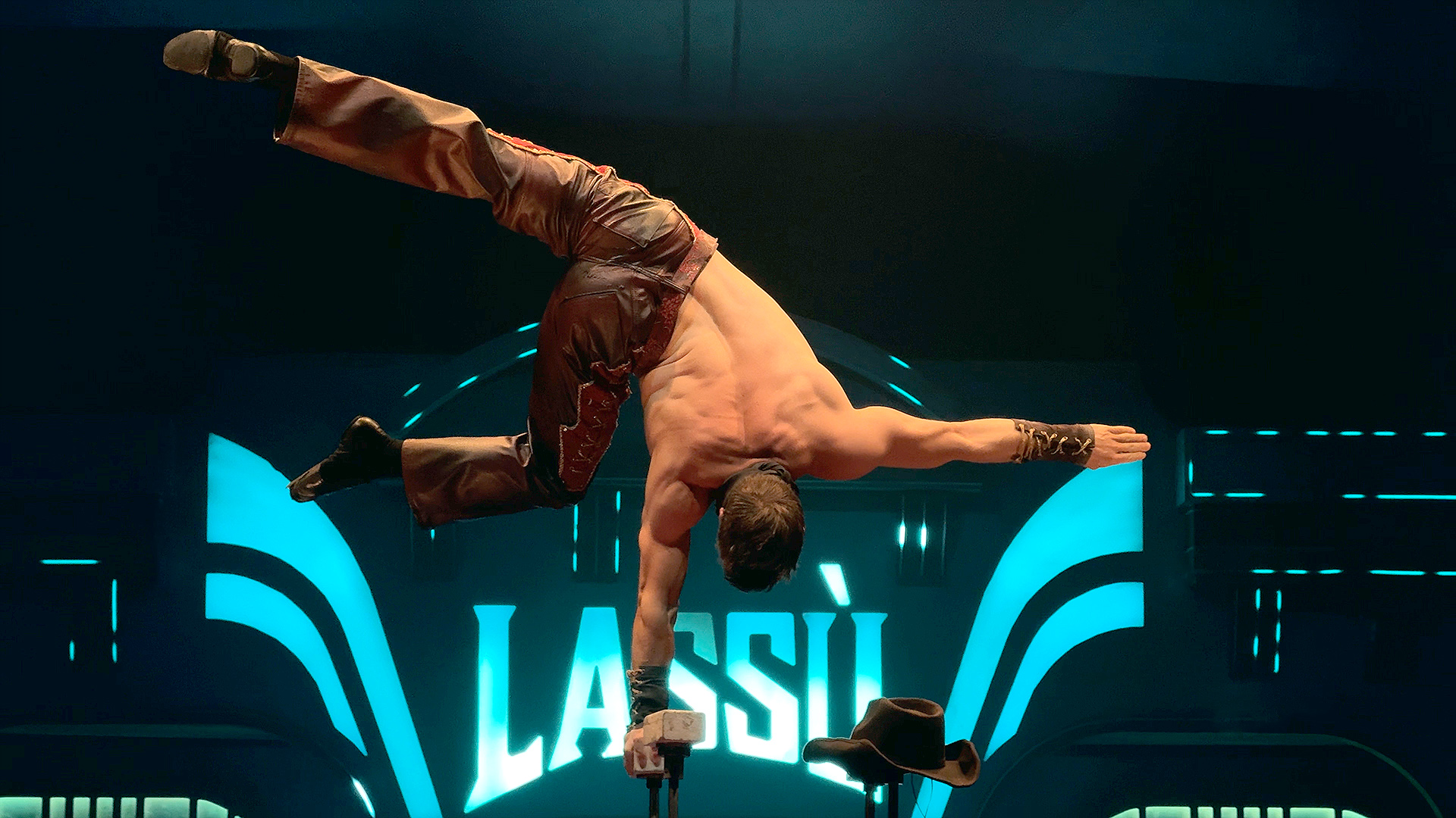 Ian Richardson | Hand Balancing